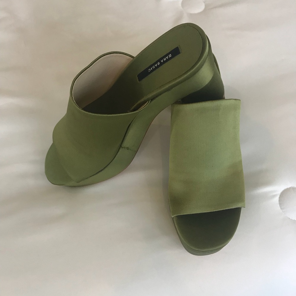 Zara slip on trendy green mules,perfect condition